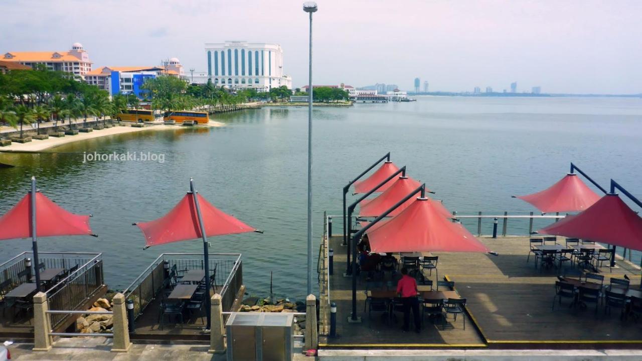 Paragon Suites Studios With Private Jacuzzi Near Ciq Rts Johor Bahru Esterno foto