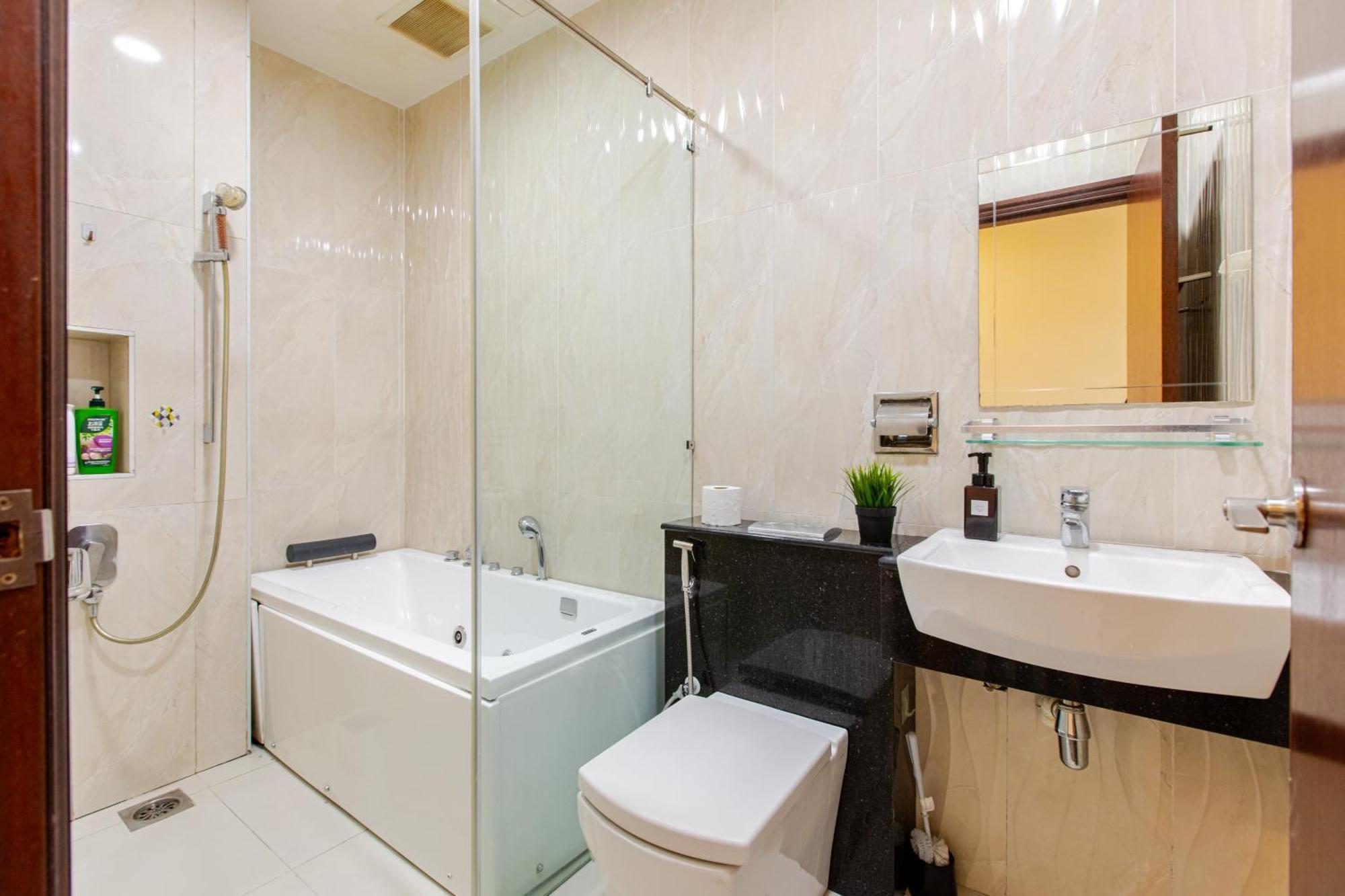 Paragon Suites Studios With Private Jacuzzi Near Ciq Rts Johor Bahru Esterno foto