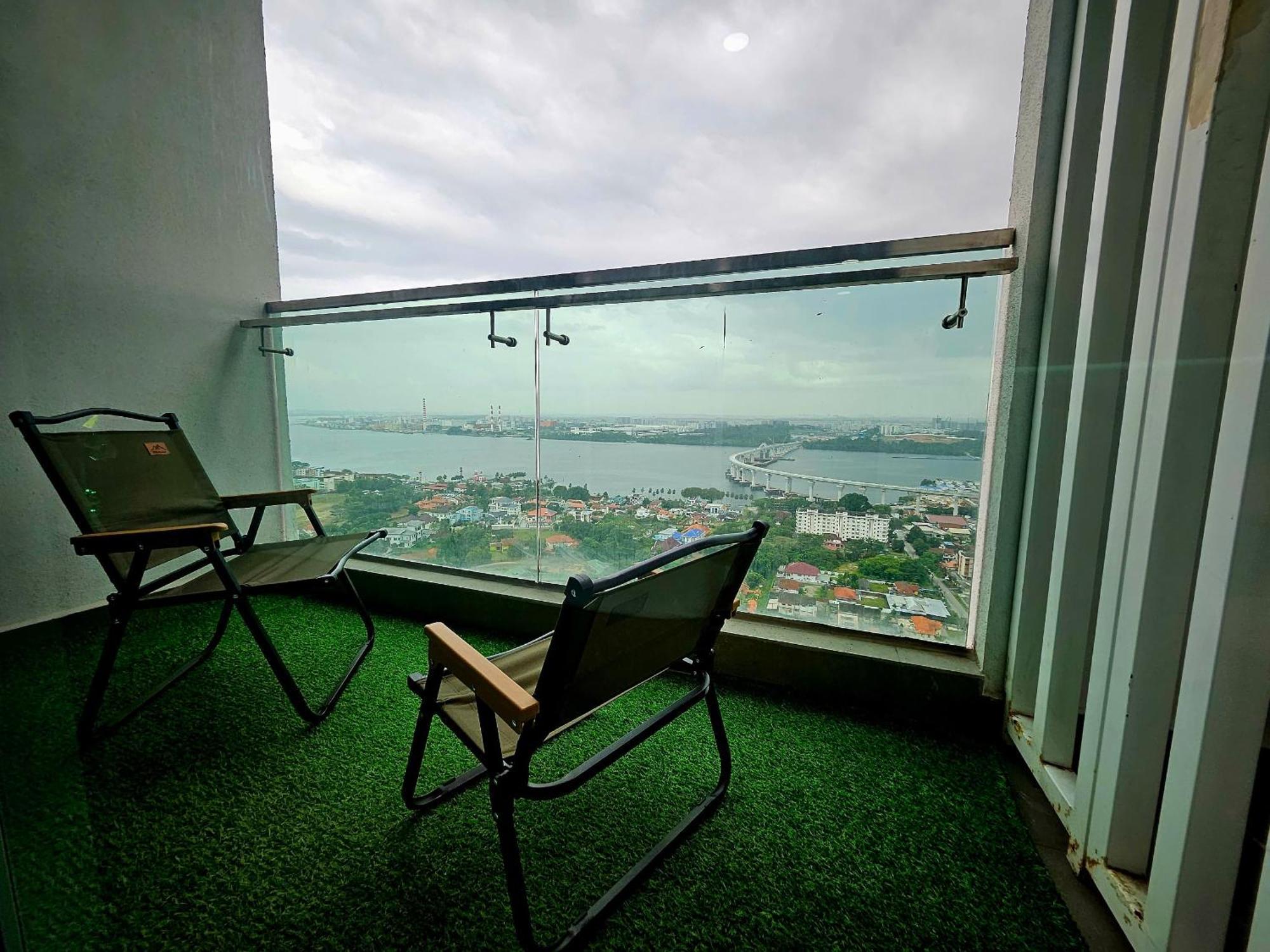 Paragon Suites Studios With Private Jacuzzi Near Ciq Rts Johor Bahru Esterno foto