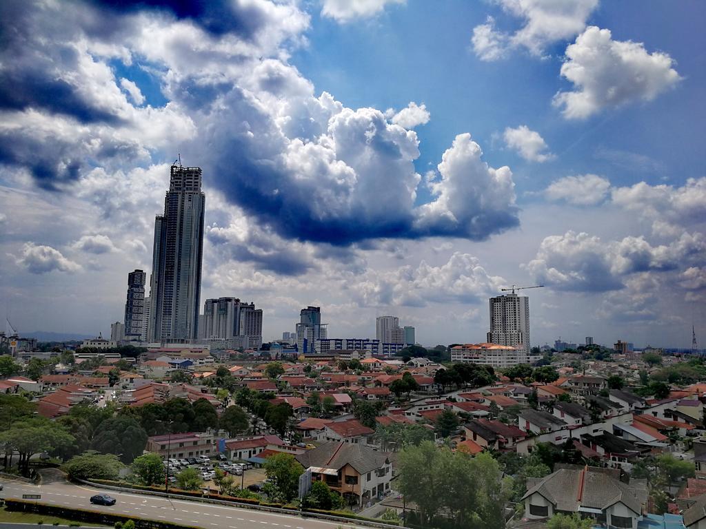 Paragon Suites Studios With Private Jacuzzi Near Ciq Rts Johor Bahru Esterno foto