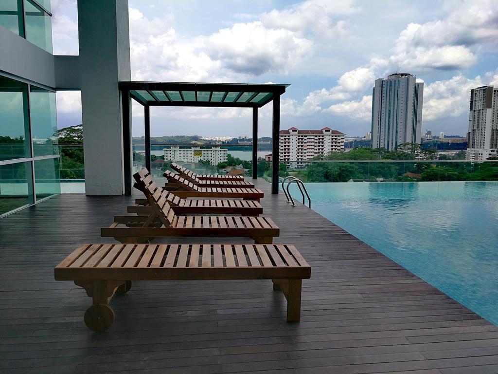 Paragon Suites Studios With Private Jacuzzi Near Ciq Rts Johor Bahru Esterno foto