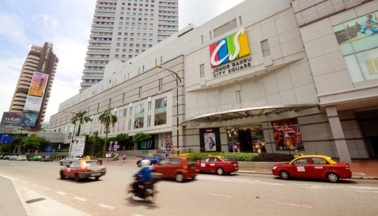Paragon Suites Studios With Private Jacuzzi Near Ciq Rts Johor Bahru Esterno foto